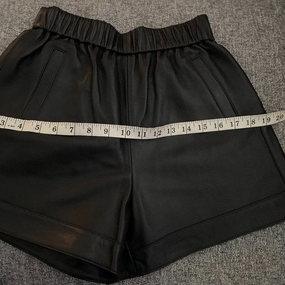 GENUINE LAMB LEATHER HIGH WAISTED SHORTS IN BLACK WITH POCKETS - SIZE S/M - Picture 7 of 8